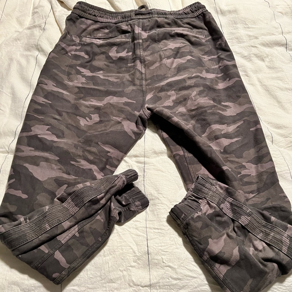 Athleta camo farallon jogger